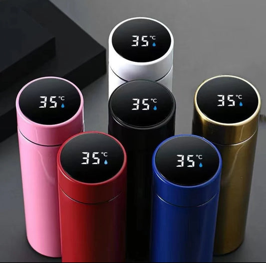 LED Smart Temperature Thermos displaying the real-time beverage temperature on a sleek, high-resolution LED screen, perfect for hot and cold drinks.